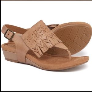 NWT Comfortiva Leather Sandals Size 8